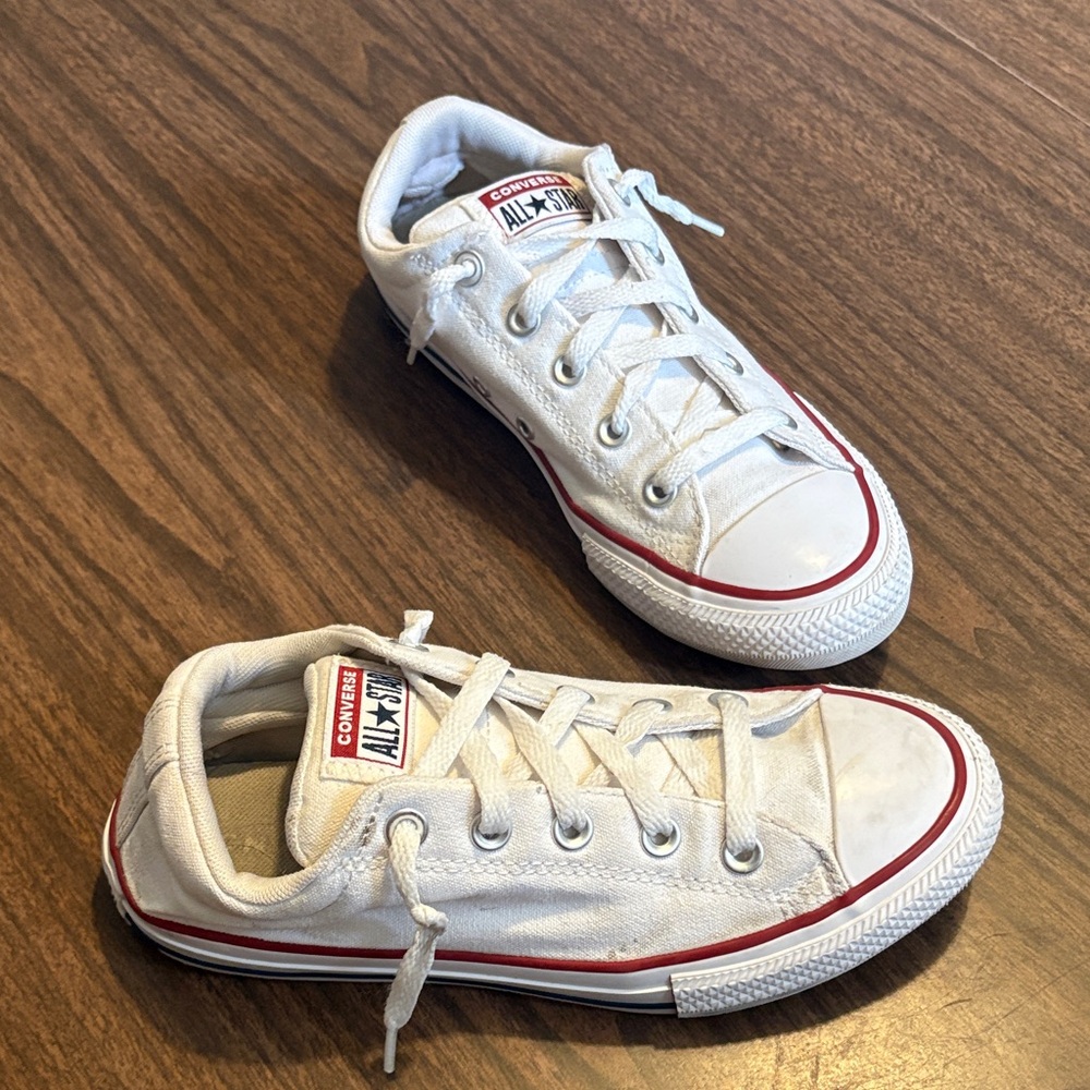 Converse White Low Top Youth Size 4 All Star Chuck Taylor Sneakers Shoes Unisex